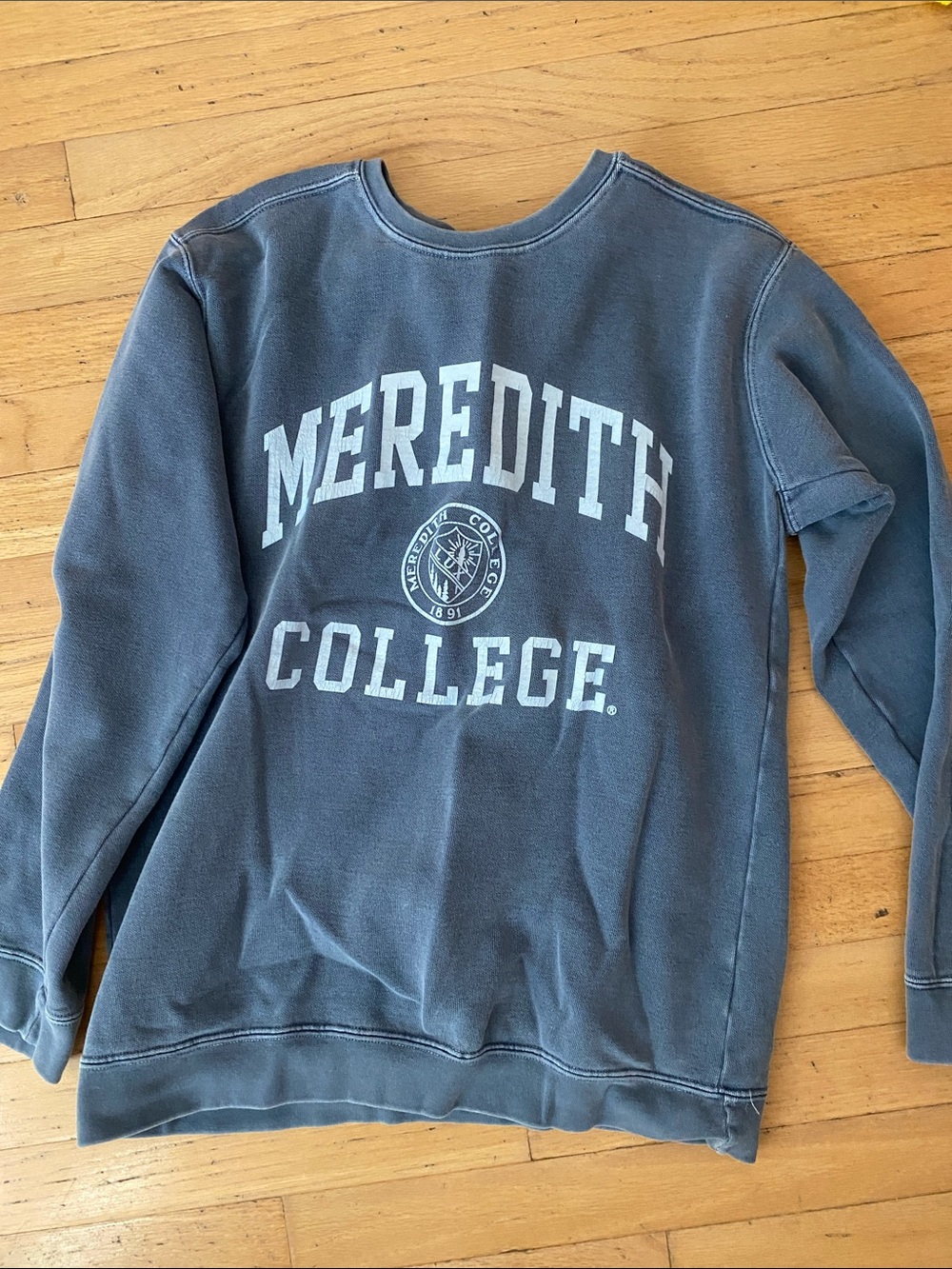 Vintage-Style Crewneck Sweatshirt in Faded Blue
